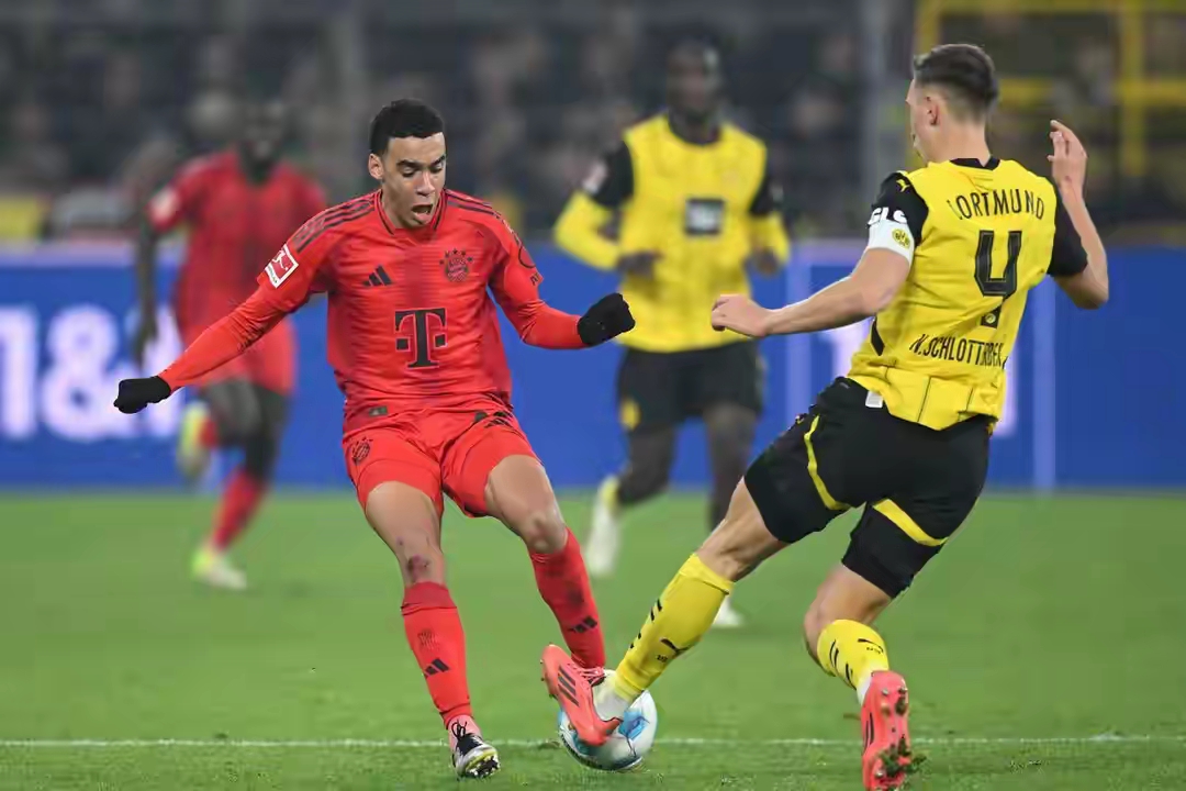 赛前突围战来临,多伦多猛龙围绕德甲门线救险,气氛紧张,阵容厚度经受考验 赛前突围战来临,多伦多猛龙围绕德甲门线救险,气氛紧张,阵容厚度经受考验